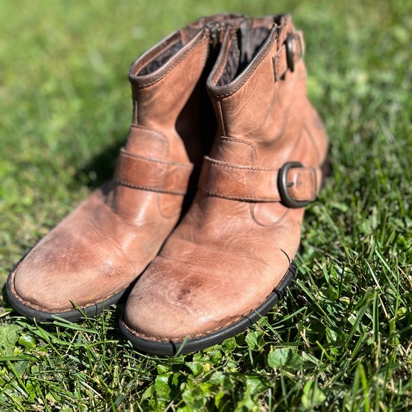 Born Leather Boots. 8 - Picture 9 of 11